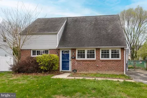 2363 Chipmunk Ln, Secane, PA 19018
