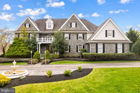 2 Greystone Cir, Newtown Square, PA 19073