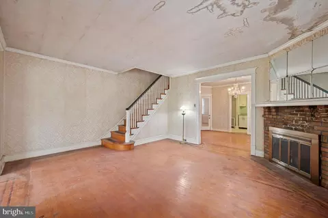 Living - 192 Glencoe Rd, Darby, PA 19082 photo 2 of 3
