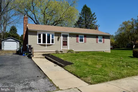 715 Carole Dr, Chichester, PA 19014