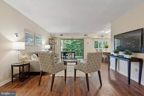202 B Summit Dr #B, Bryn Mawr, PA 19010