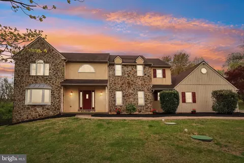 16 Springwater Ln, Glen Mills, PA 19342