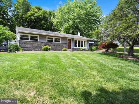 24 War Trophy Ln, Media, PA 19063