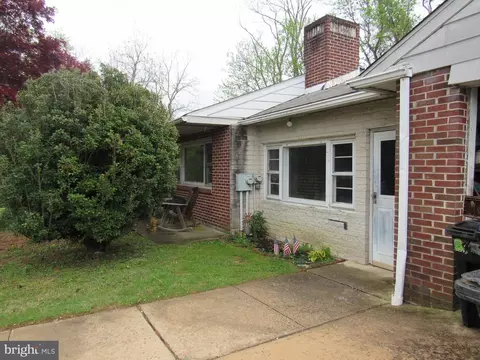 805 Galbraith Ave, Chichester, PA 19061 photo 2