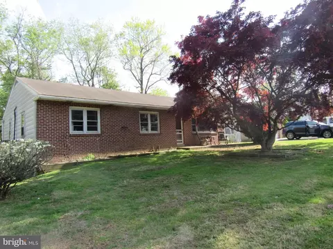 805 Galbraith Ave, Chichester, PA 19061