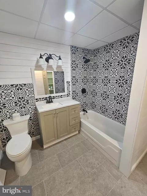 Bath - 4216 Post Rd, Trainer, PA 19061 photo 1 of 2