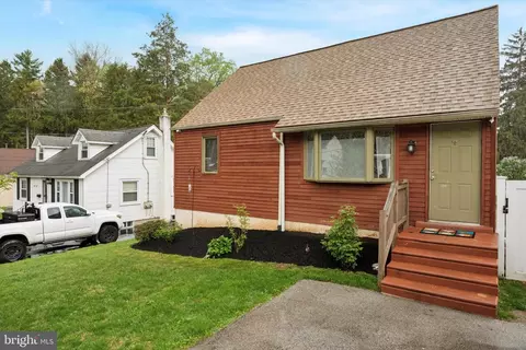 31 Delmont Rd, Newtown Square, PA 19073