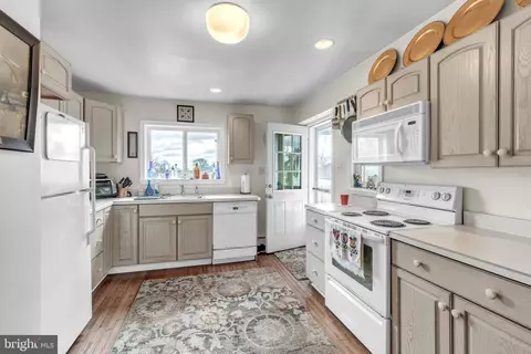 29 S New Middletown Rd, Media, PA 19063