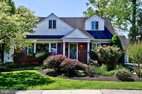 129 Lee Cir, Bryn Mawr, PA 19010