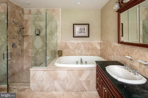 Bath - 458 Huston Rd, Wayne, PA 19087 photo 3 of 6