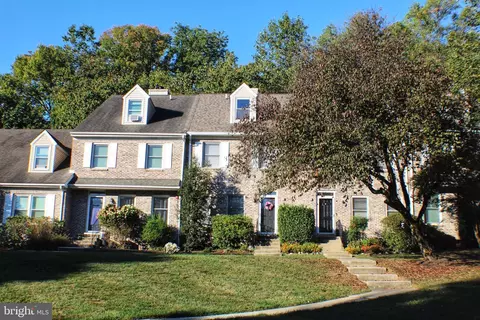 1244 Country Club Dr, Springfield, PA 19064