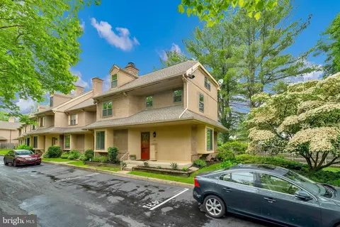431 Eagle Rd #16, Wayne, PA 19087
