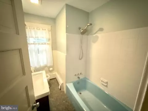 Bath - 4049 Marshall Rd, Darby, PA 19082 photo 1 of 2