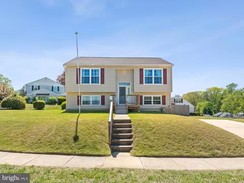 237 Robin Hood Ln, Aston, PA 19014