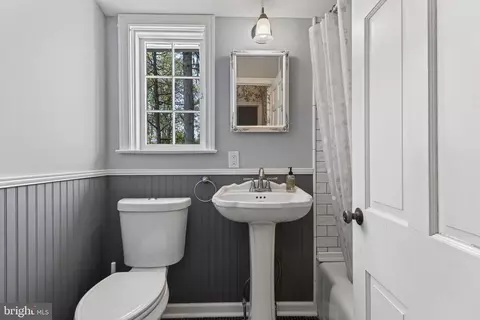 Bath - 5 Single Ln, Wallingford, PA 19086 photo 2 of 4