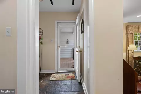 Entry Way - 5 Single Ln, Wallingford, PA 19086 photo 6 of 8