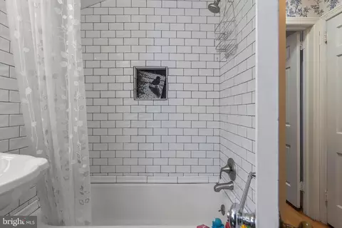 Bath - 5 Single Ln, Wallingford, PA 19086 photo 3 of 4