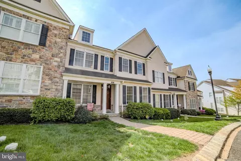 420 Ravenscliff Dr, Media, PA 19063