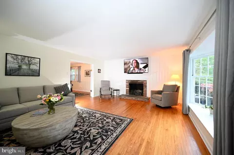 Living - 572 Cricket Ln, Wayne, PA 19087 photo 2 of 2