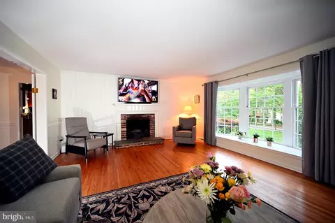 Living - 572 Cricket Ln, Wayne, PA 19087 photo 1 of 2