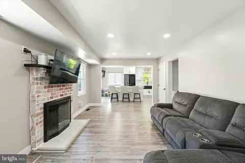Entry Way - 237 Bridge Rd, Ogden, PA 19061 photo 4 of 6