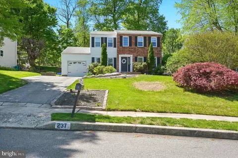 237 Bridge Rd, Ogden, PA 19061