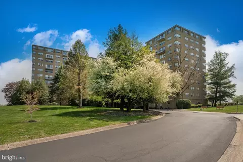 1030 E Lancaster Ave #330, Bryn Mawr, PA 19010