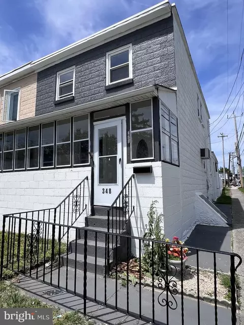 348 Massasoit St, Essington, PA 19029