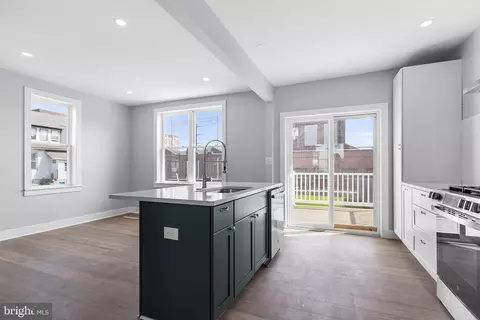 Entry Way - 54 Cedar St, Marcus Hook, PA 19061 photo 2 of 3