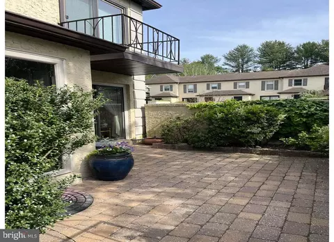 40 Parkridge Dr #40, Bryn Mawr, PA 19010
