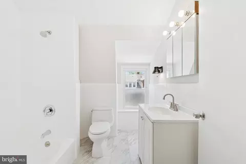 Bath - 8 Cedar St, Marcus Hook, PA 19061 photo 1 of 1