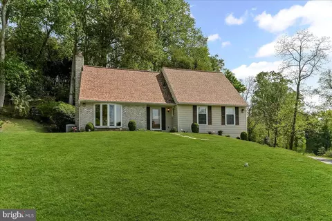 120 Fox Valley Ln, Glen Mills, PA 19342