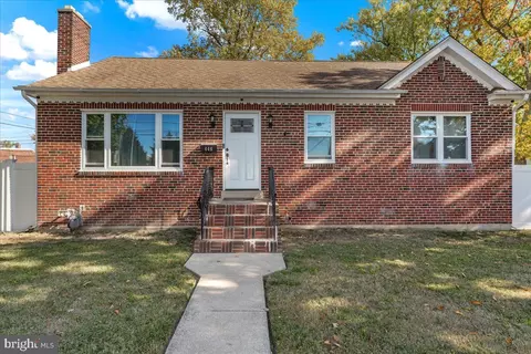 446 Edgewood Ave, Folsom, PA 19033