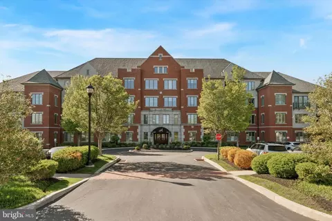 5309 Parkview Dr, Haverford, PA 19041