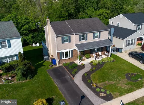 345 Crescent Hill Dr, Havertown, PA 19083