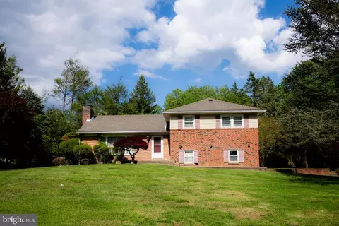 2995 Dogwood Ln, Broomall, PA 19008