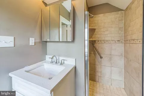 Bath - 320 Overhill Rd, Wayne, PA 19087 photo 2 of 3