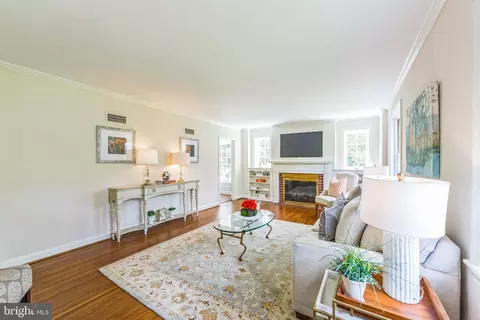 Living - 320 Overhill Rd, Wayne, PA 19087 photo 2 of 4