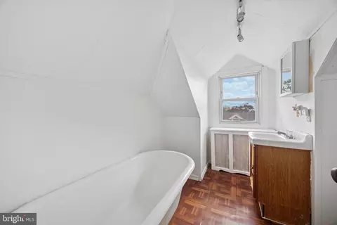 Bath - 129 Crestview Rd, Darby, PA 19082 photo 2 of 2