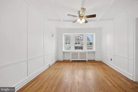 Living - 129 Crestview Rd, Darby, PA 19082 photo 4 of 4