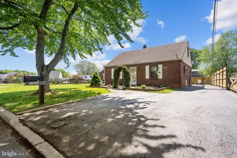 Exterior - 1007 Thornton Rd, Boothwyn, PA 19061 photo 2 of 5