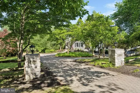 1104 Clover Ln, Glen Mills, PA 19342