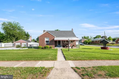 300 Mohican St, Essington, PA 19029