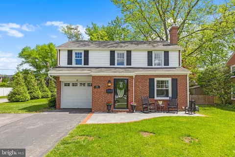 106 Debaran Ln, Bryn Mawr, PA 19010