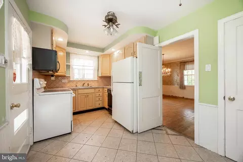 Entry Way - 314 Spring Valley Rd, Springfield, PA 19064 photo 3 of 4
