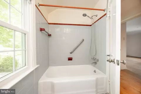 Bath - 314 Spring Valley Rd, Springfield, PA 19064 photo 3 of 3