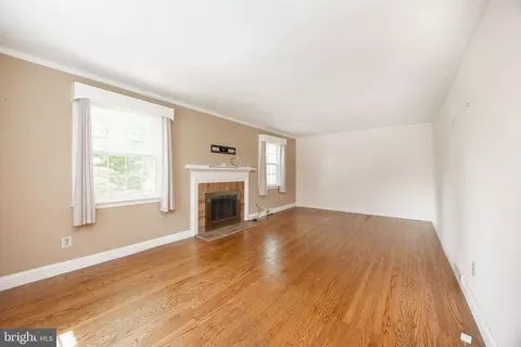 Living - 314 Spring Valley Rd, Springfield, PA 19064 photo 1 of 2