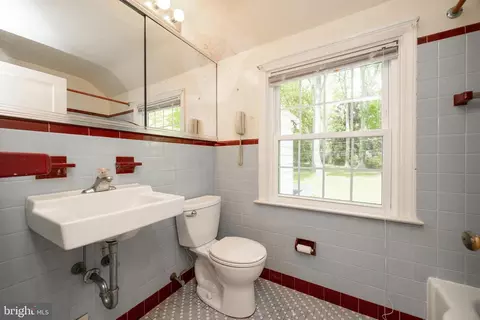 Bath - 314 Spring Valley Rd, Springfield, PA 19064 photo 2 of 3