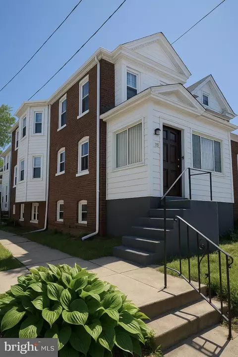 33 N Millbourne Ave, Millbourne, PA 19082