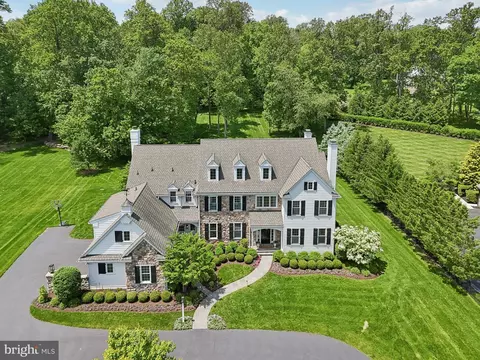 51 Farrier Ln, Newtown Square, PA 19073